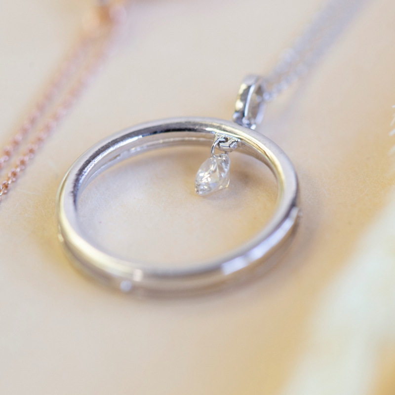 Goldene Halskette mit Diamanten PZ006