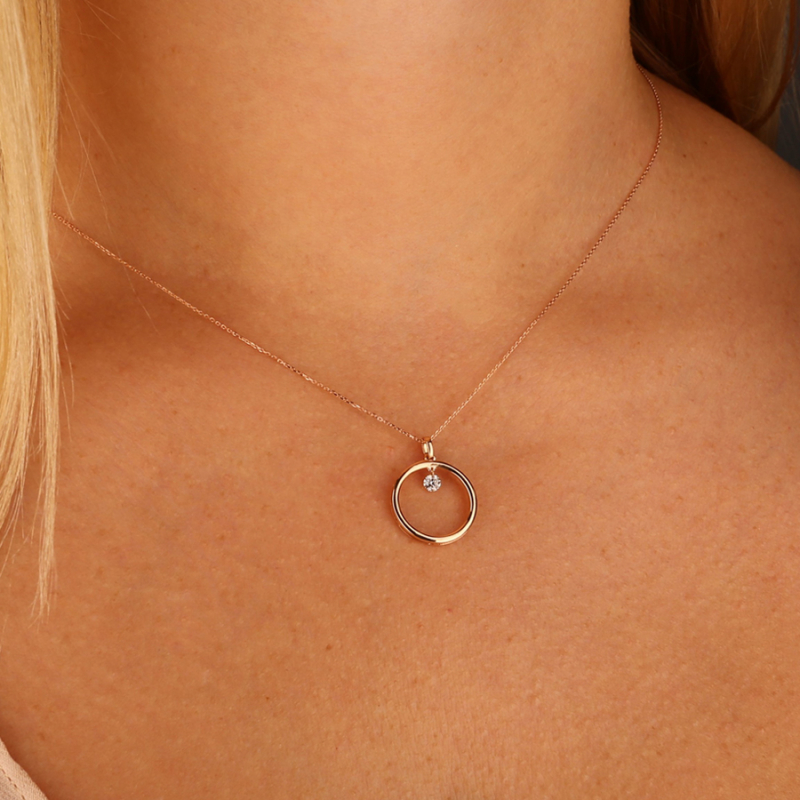 Goldene Halskette mit Diamanten PZ006