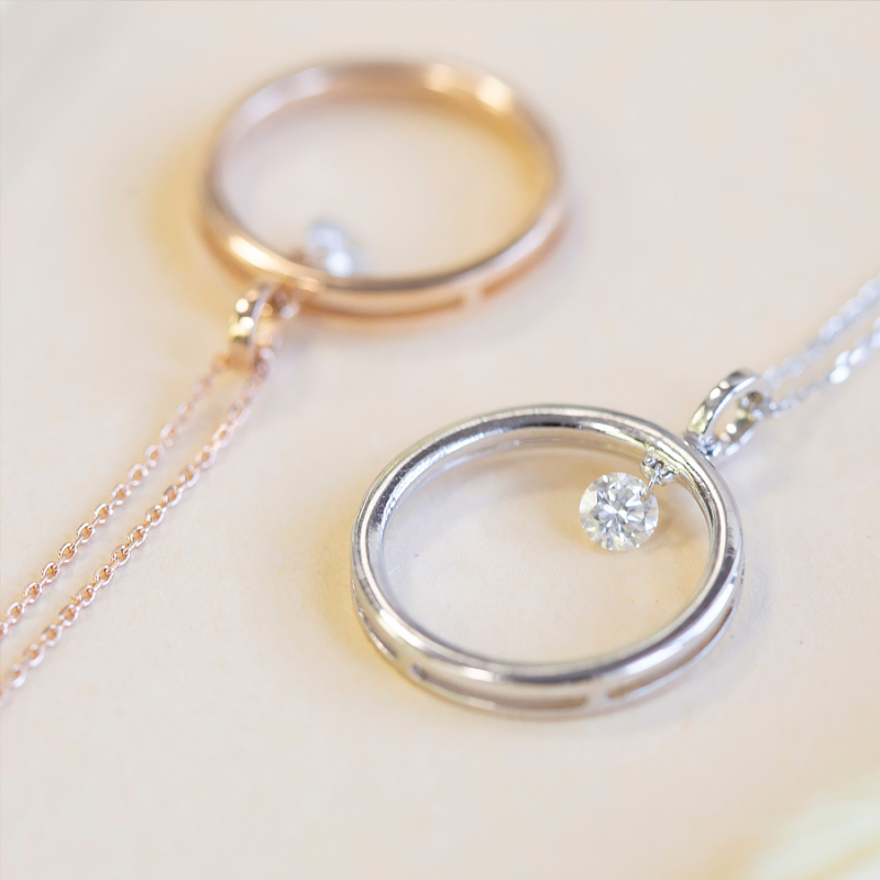 Goldene Halskette mit Diamanten PZ006